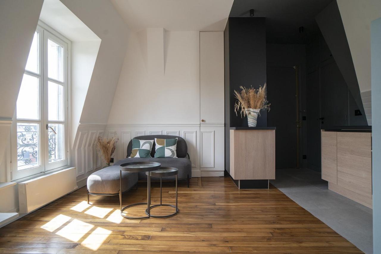 Parisian Cocoon Under The Roofs View Eiffel Tower Appartamento Parigi
