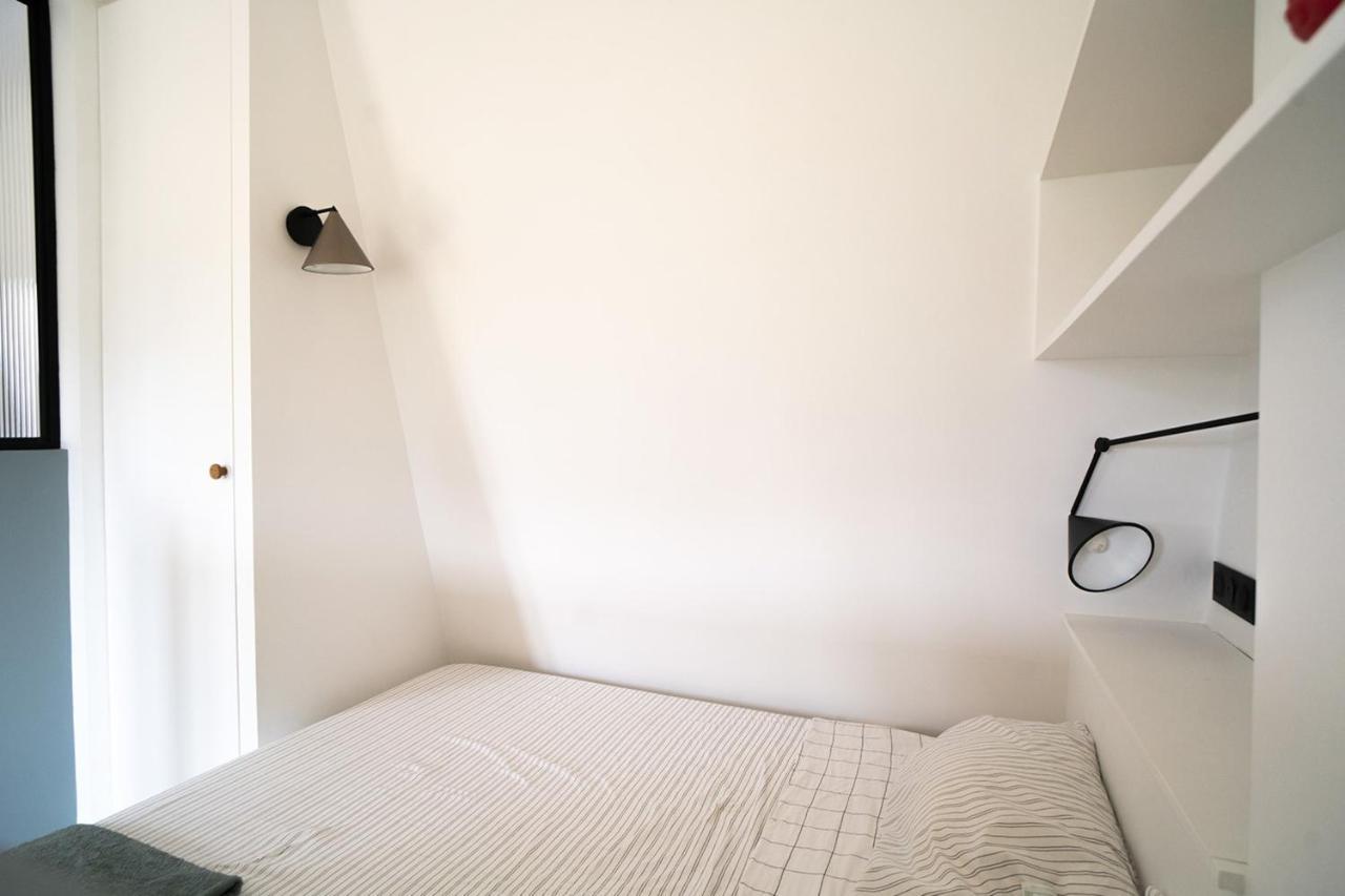 Parisian Cocoon Under The Roofs View Eiffel Tower Appartamento *