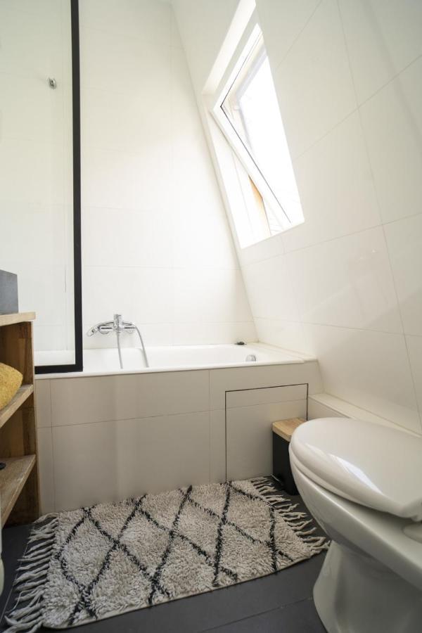 Appartamento Parisian Cocoon Under The Roofs View Eiffel Tower *